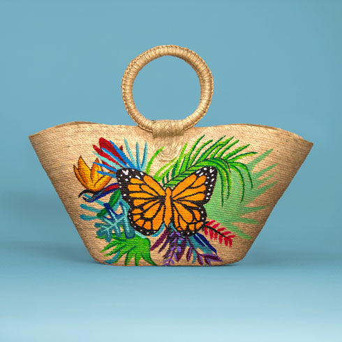 Mariposa con flores